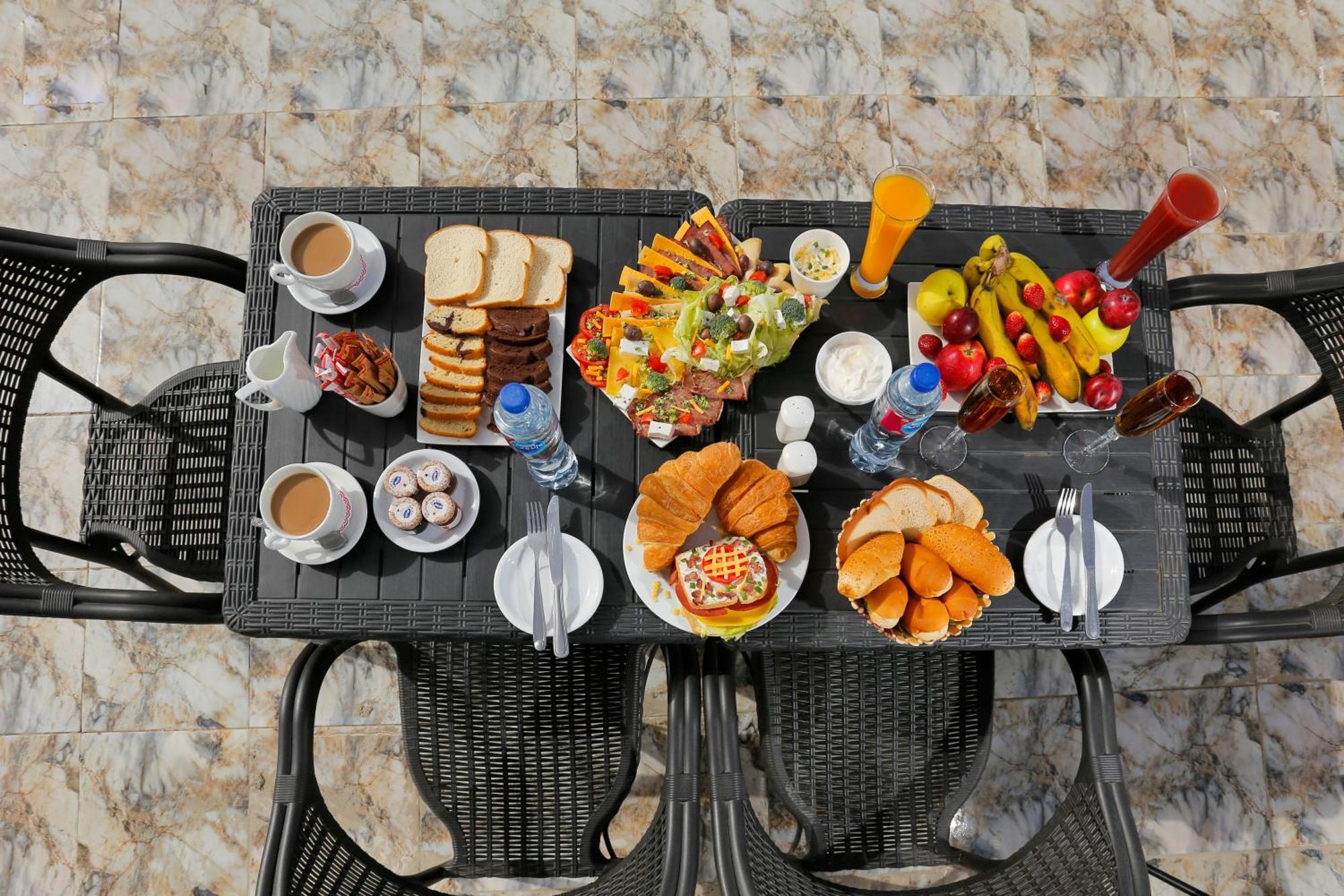 Steps In Pyramids View Hotel Kafrat al Jabal Exterior photo